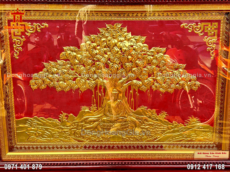 Từng đường nét trên bức tranh Phật được nghệ nhân chạm khắc vô cùng tỉ mỉ và tinh xảo